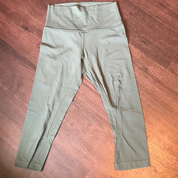 EUC Lululemon DARK FOREST Align II crops, 6 - Picture 3 of 6